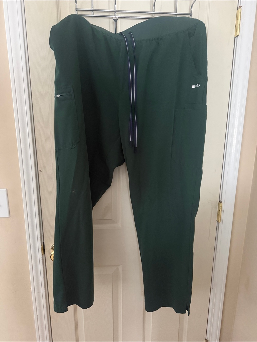 Figs Men’s Drawstring Jogger Pants in British Racing Green